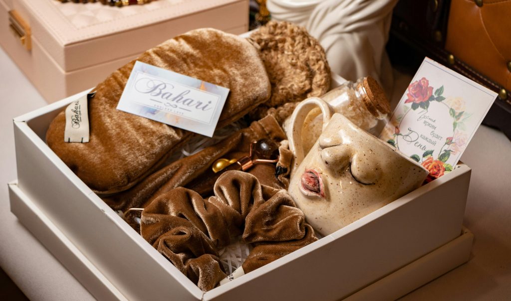 Elegant spa gift box featuring handmade ceramic cup, velvet mask, and scrunchie for relaxation and luxury.
